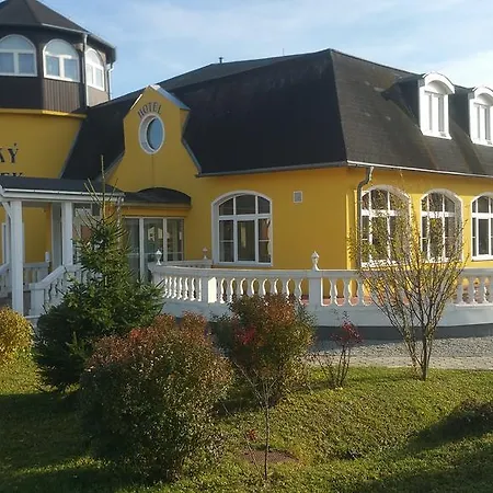 Velicky Zamocek Hotel Poprad