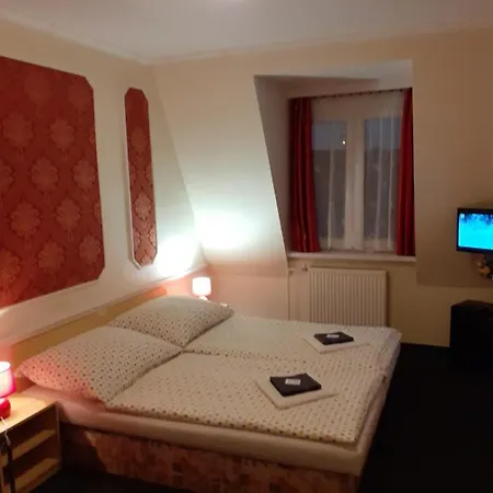 Simple Velicky Zamocek Hotel